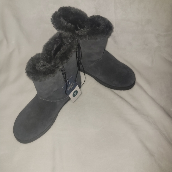 SALE Universal Thread Fluff Boots - Picture 2 of 2